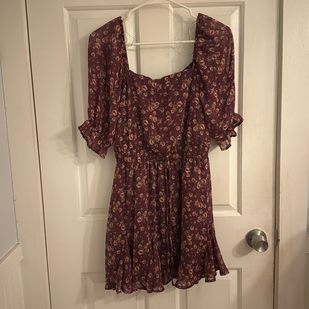 This is a size small from Francesca’s. Its a floral pattern with purple flowers